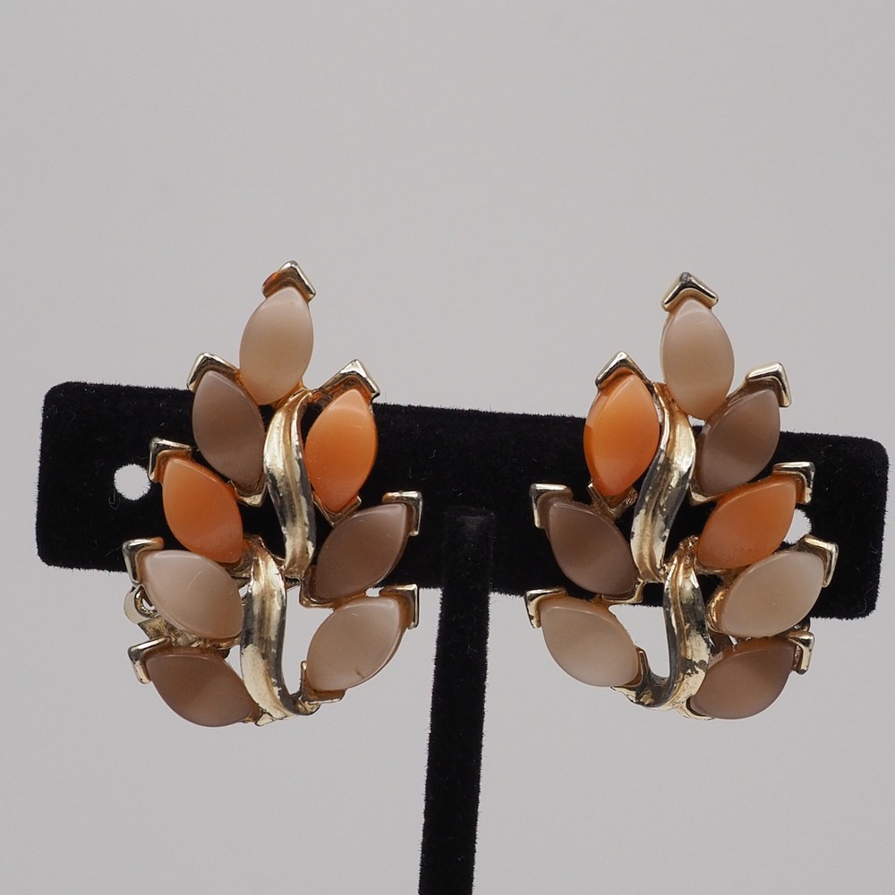 Kramer Earrings Tan Thermoset Marquise Leaf Moonglow Gold Tone Clip On Vintage